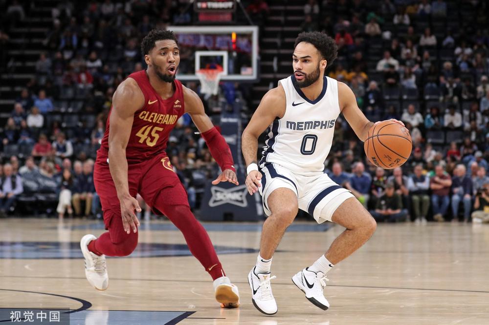 显得更加立 显得更加立