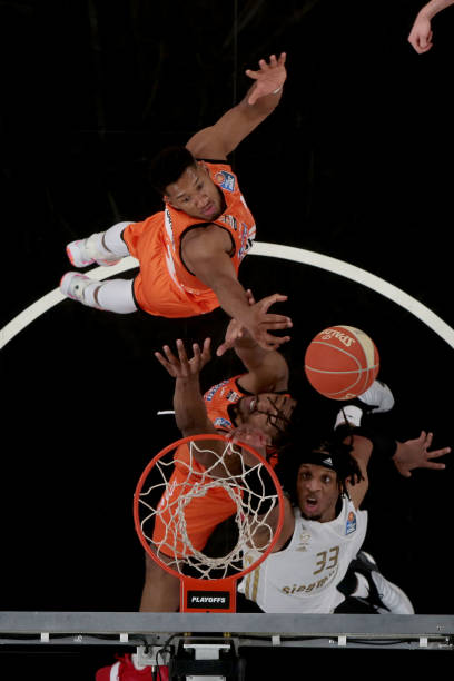 [NBA]湖人准绝杀太阳 詹姆斯赢下“恩怨局”